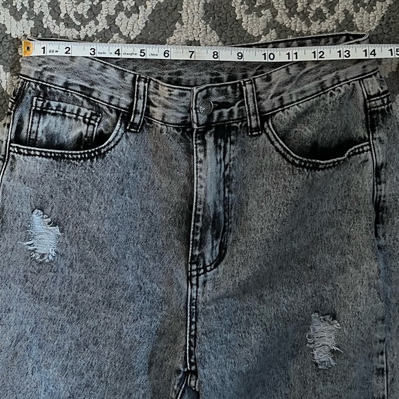 High Waist Ripped Raw Hem Cropped Jeans - Picture 6 of 12